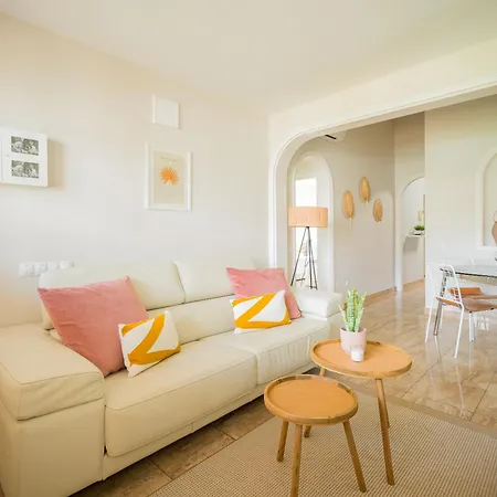 بيت للعطل Banana House In Location By Canaryscape
